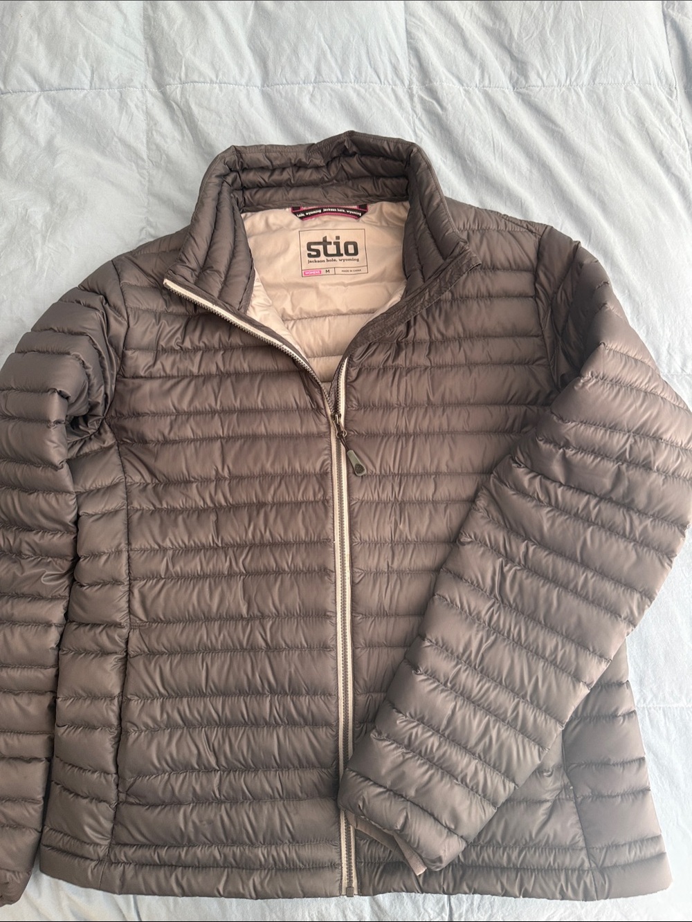 Stio Women's Puffer Jacket in Medium Gray